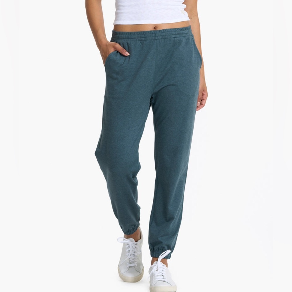 Vuori Boyfriend Jogger in ‘Stone Heather’